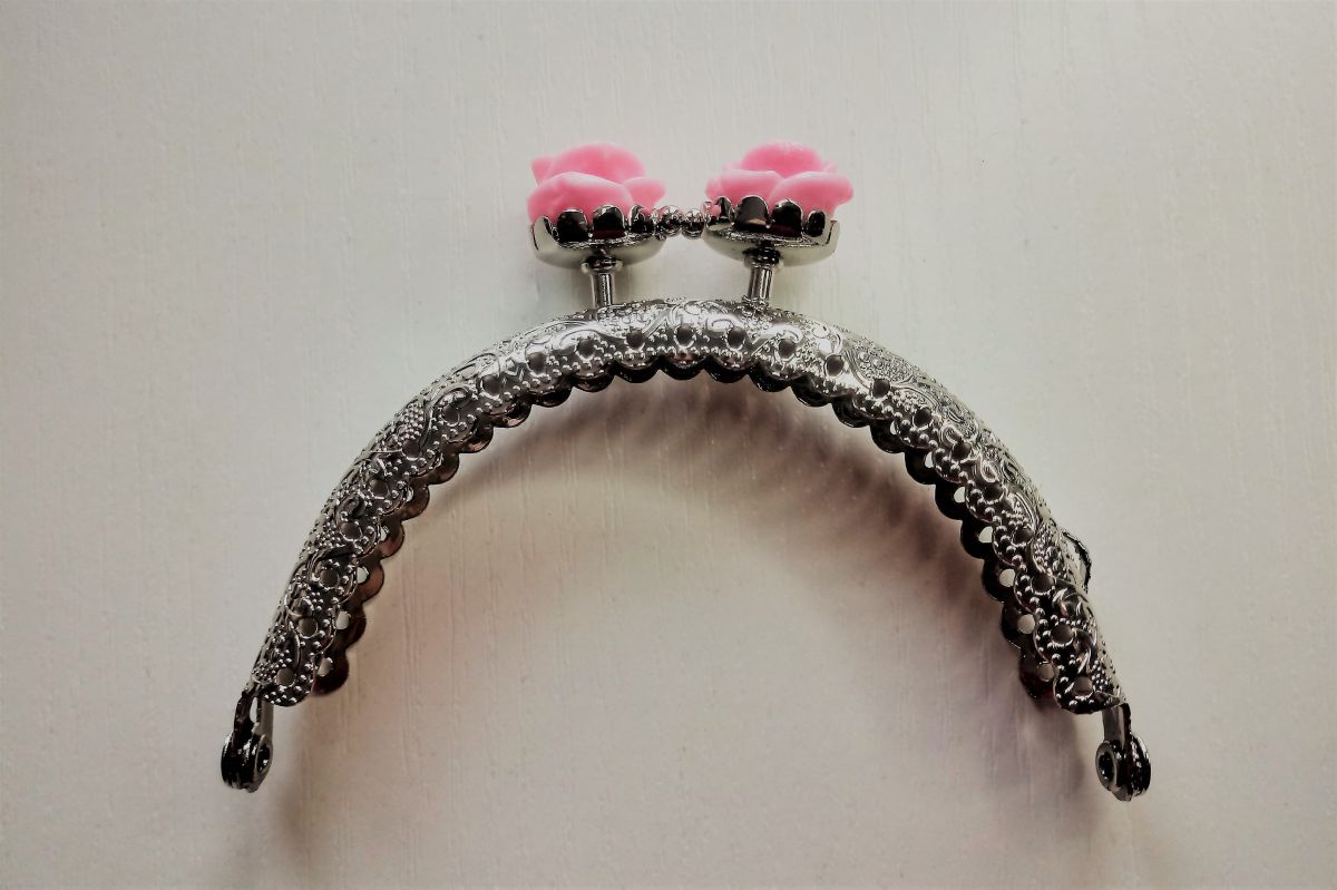 Metalowa ramka - zapięcie do portmonetki z kwiatkiem  (rosa - różowa ) 8,5 cm