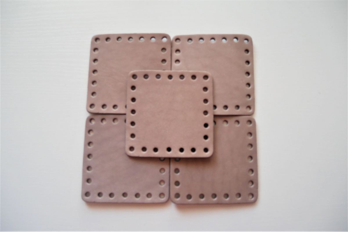 Kwadraty ze skóry naturalnej 80 X 80 mm ( brudny róż - 5 szt.)
