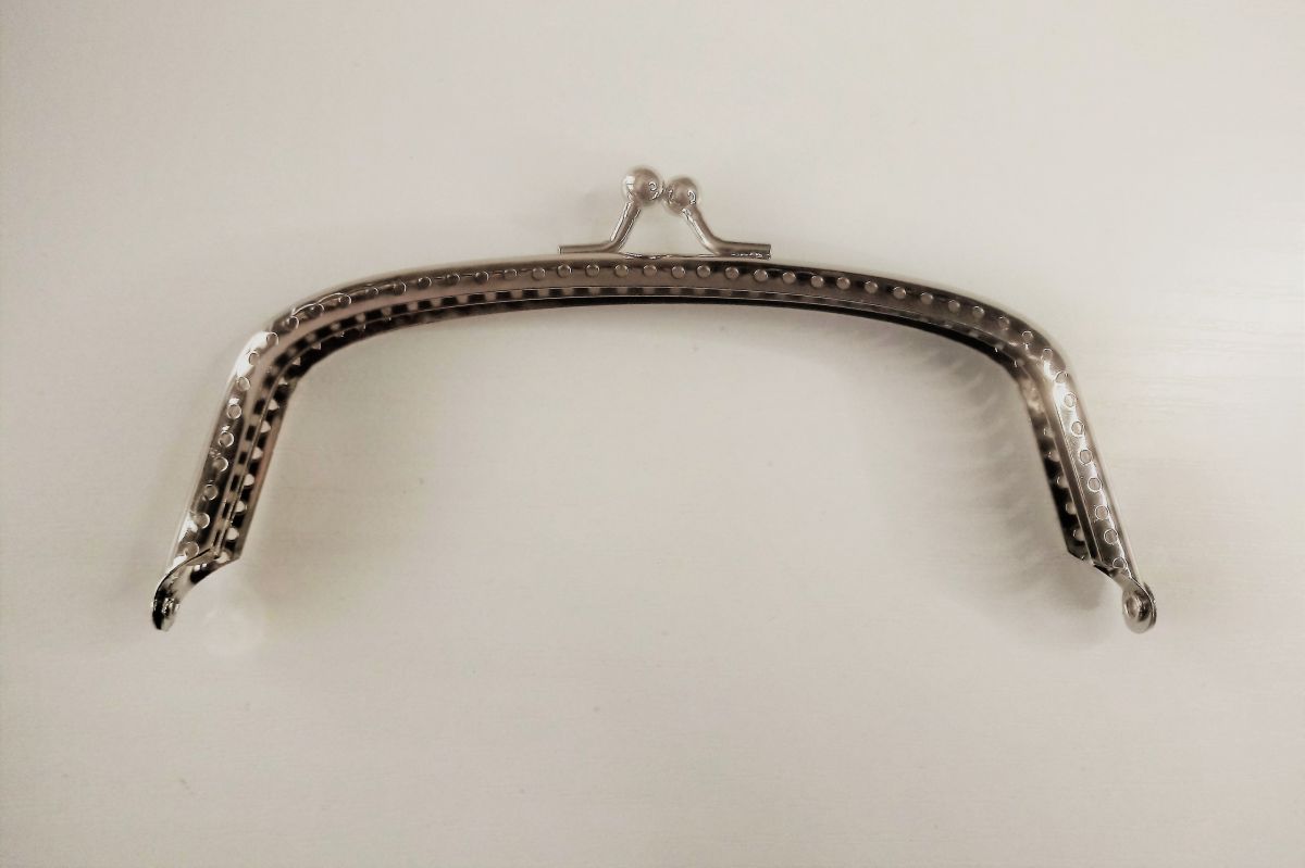 Metalowa ramka do kosmetyczki ( bigiel srebrny )  13 x 8,5 cm