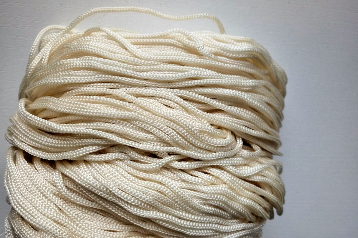 Sznurek do torebek  SWAN BLACK 500G - maślany( burro - 022)