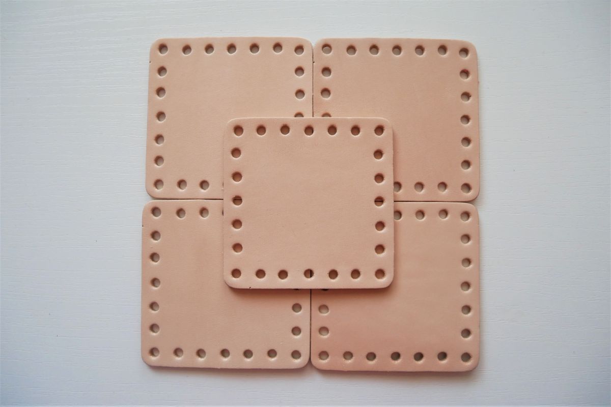Kwadraty ze skóry naturalnej 80 X 80 mm ( cielisty- 5 szt.)