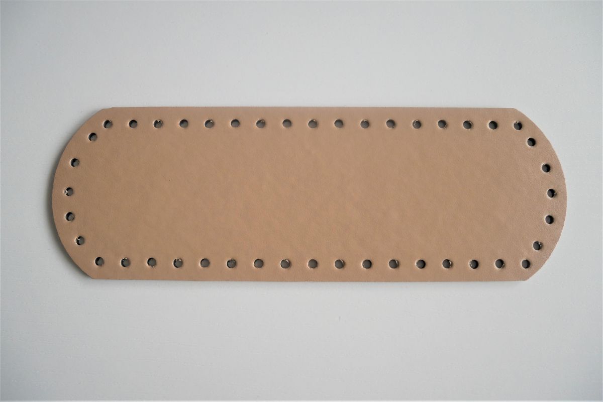 Dno do torebki z eko skóry listonoszki owalne jasno brązowe - 8x24 cm ( 49)