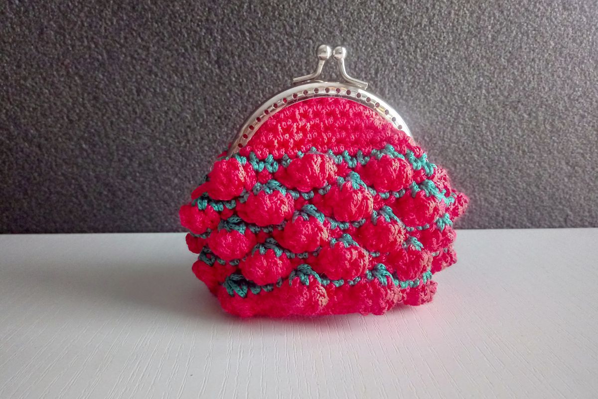 Portmonetka w metalowej ramie 8 x 9 cm  - truskawka czerwona(3 )