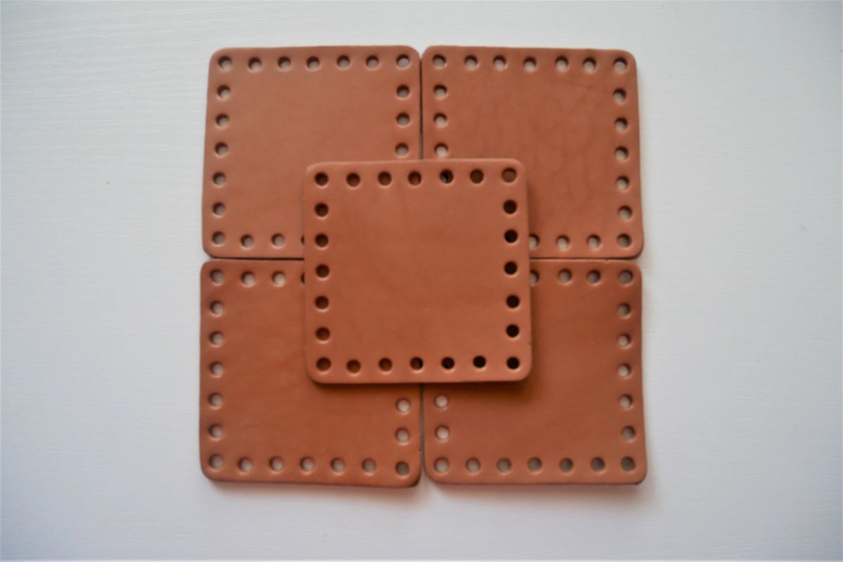 Kwadraty ze skóry naturalnej 80 X 80 mm ( kolor skóry- 5 szt.)