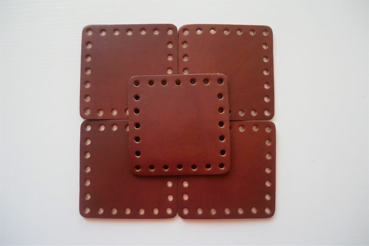 Kwadraty ze skóry naturalnej 80 X 80 mm ( koniakowy - 5 szt.)