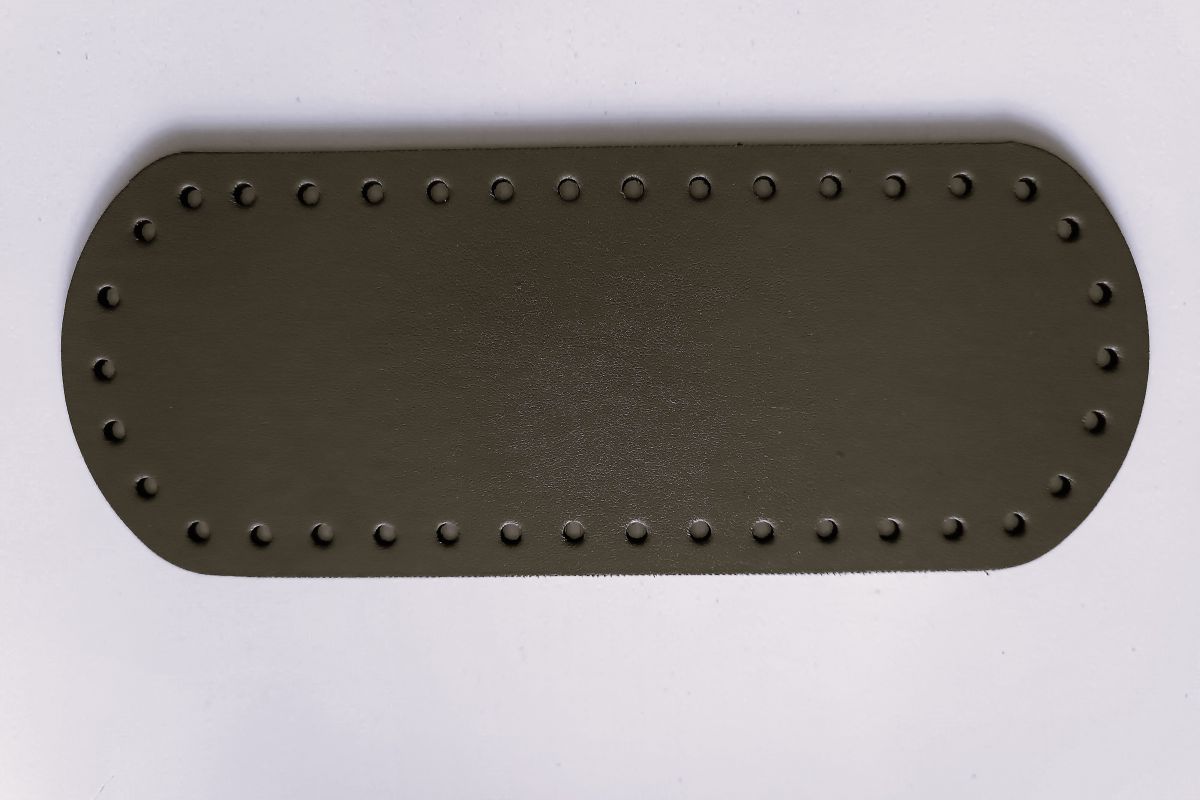 Dno do torebki z eko skóry listonoszki owalne  ciemno  beżowe  - 8x21 cm ( 13 )