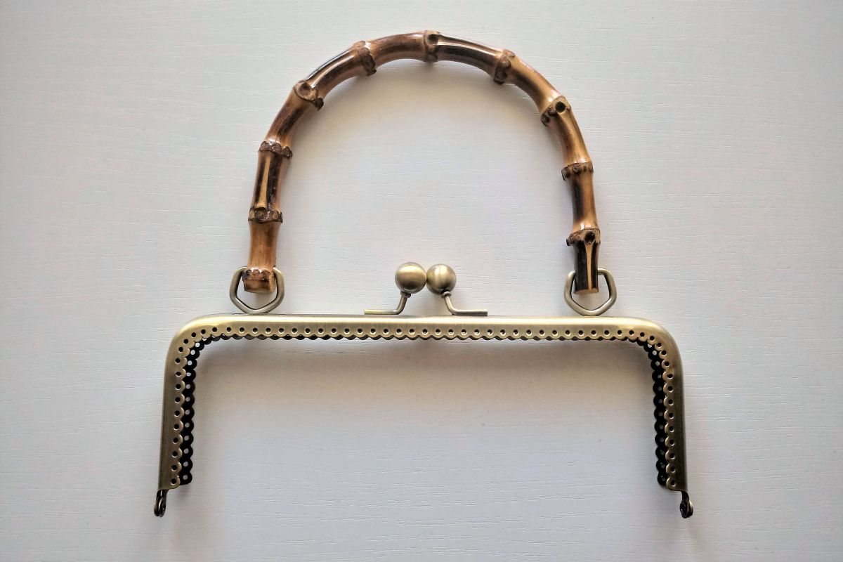 Metalowa ramka , zapięcie torebki z bambusową rączką - stare złoto -20,5 x 7 cm
