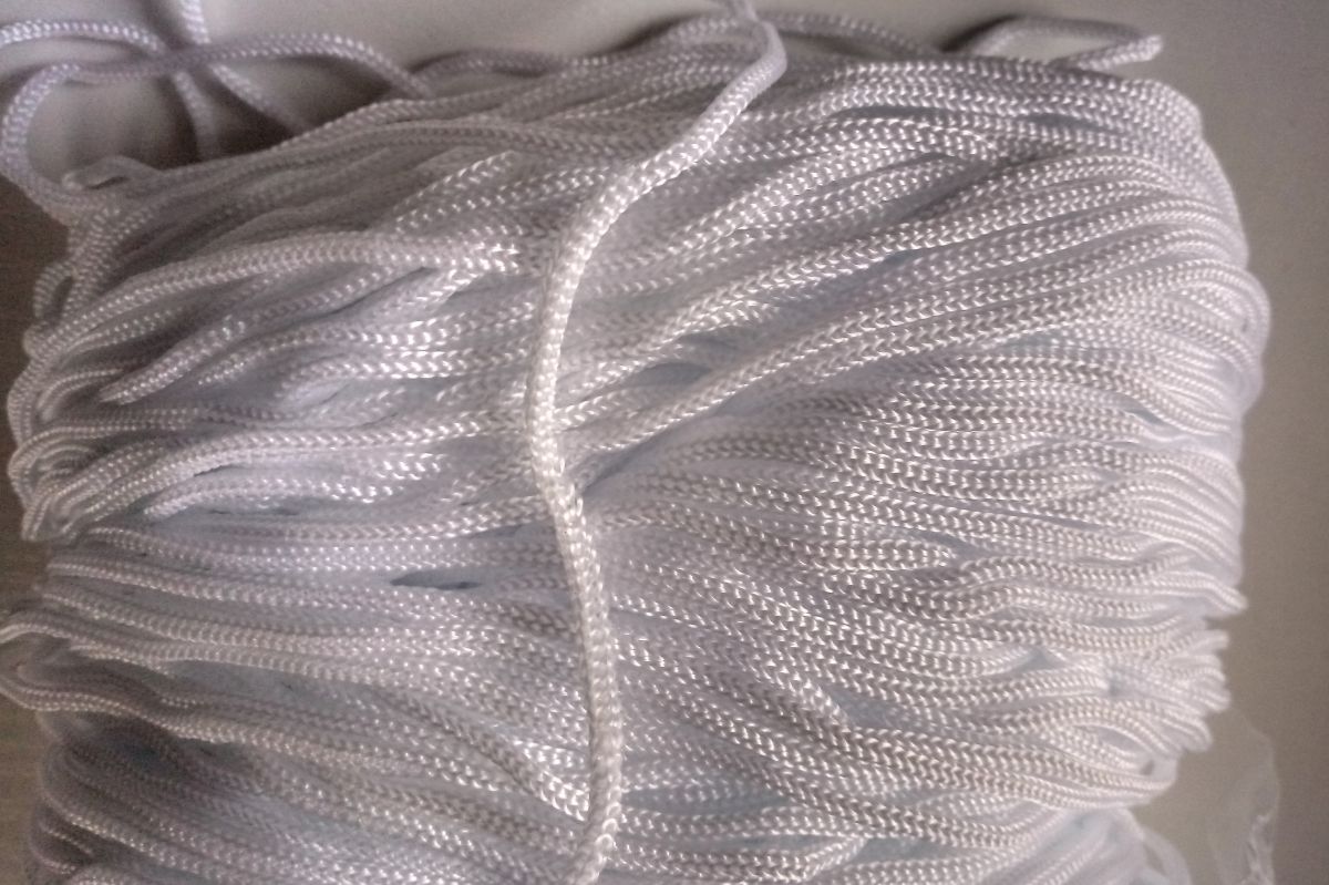 Sznurek do torebek  SWAN BLACK 500G - biały ( BIANCO - 020 )