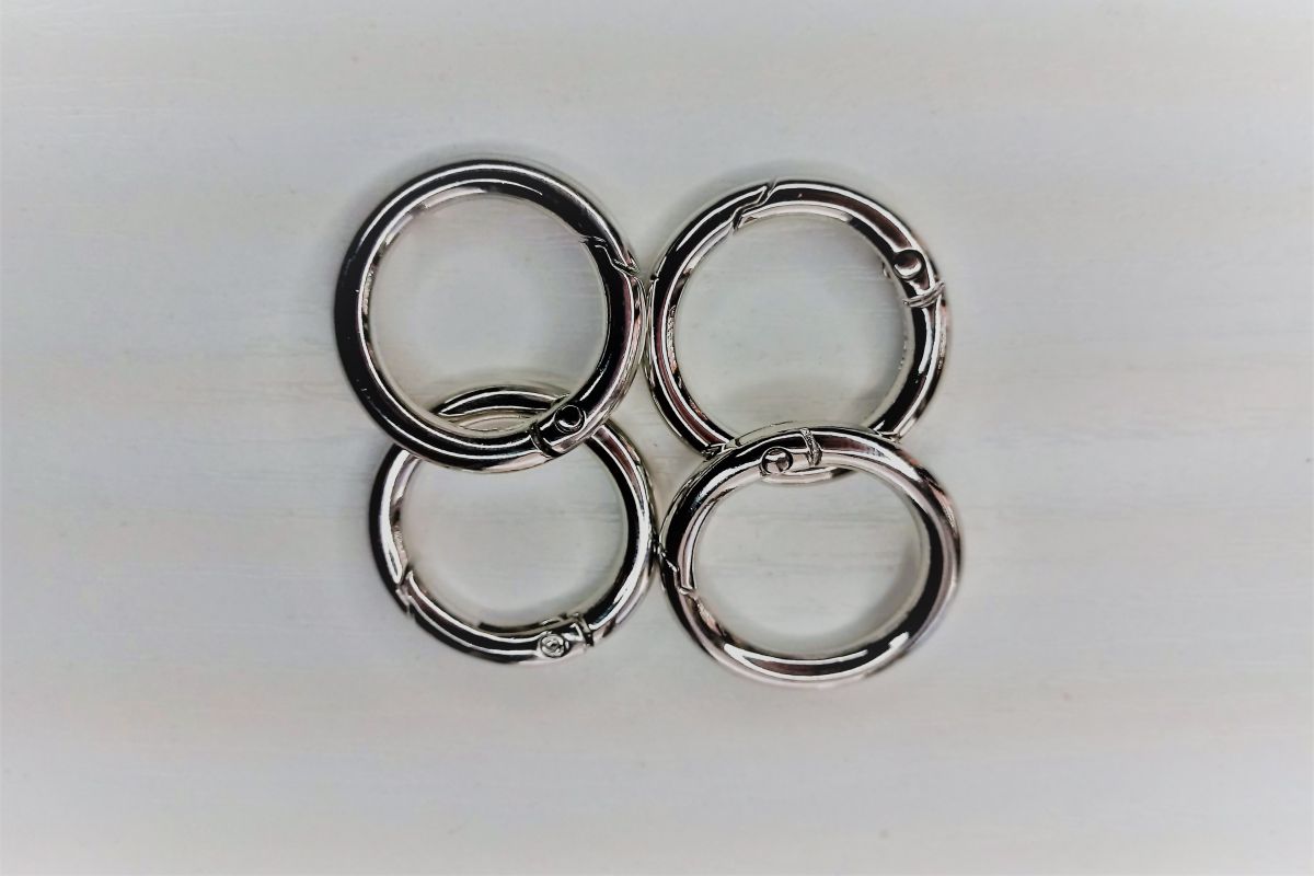 Karabińczyk  okrągły 20 mm 4szt.(nikiel)