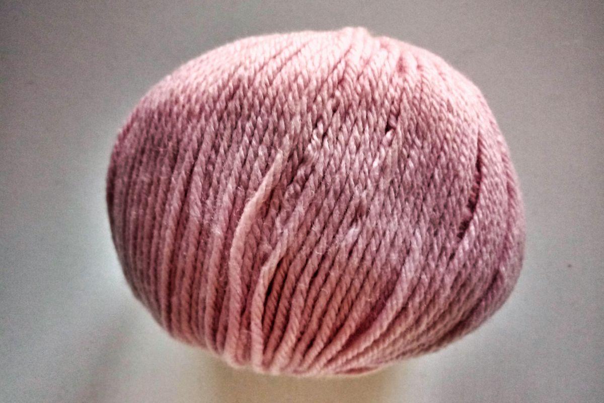 Włóczka, wełna MERINO FINE SUPERWASH  -126 (pudrowy róż)